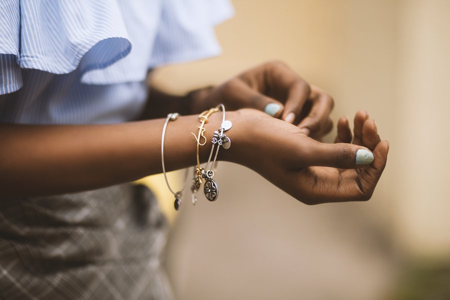 jewelry side hustle for women