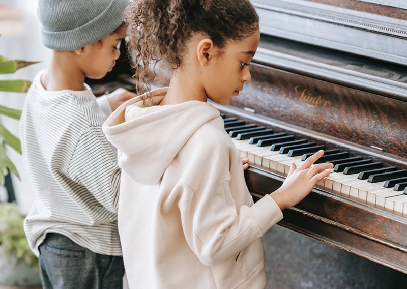 young girl teaching piano